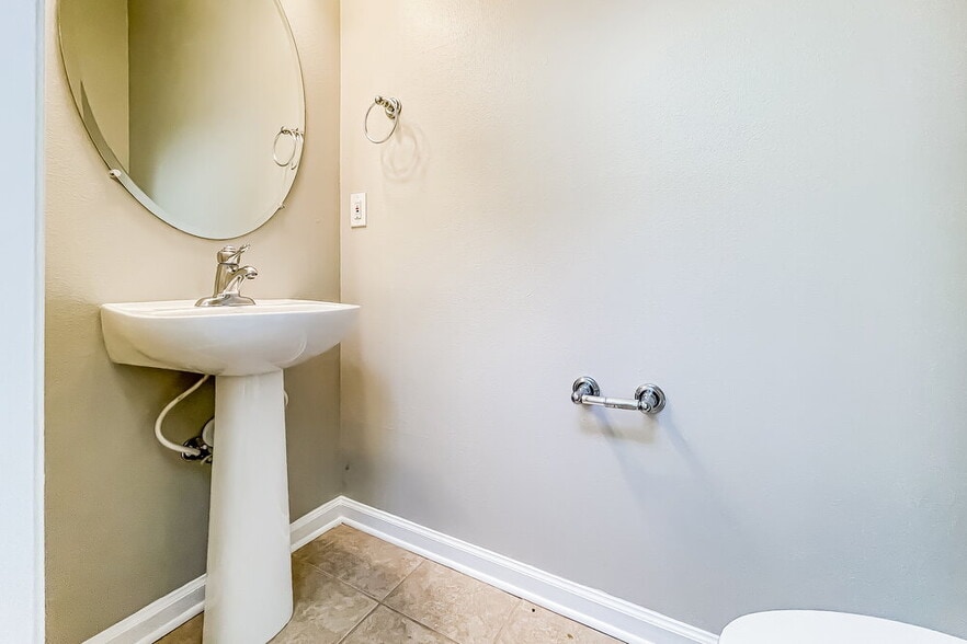 Building Photo - 13945 Crater Cir