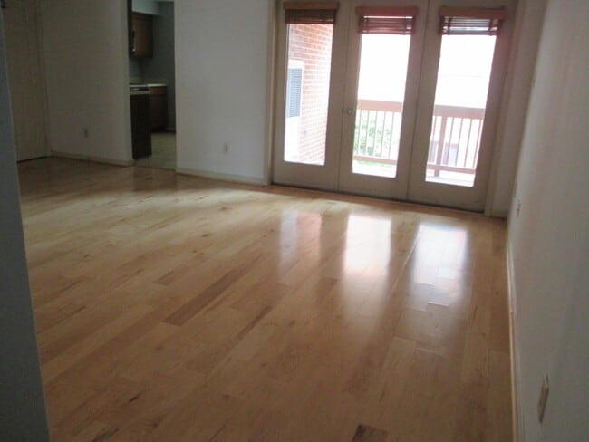 Building Photo - Bright and Cozy Two Bedroom Condo, One Blo...