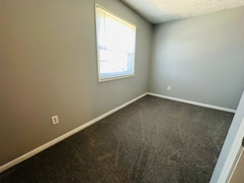 Building Photo - 1392 Summit St