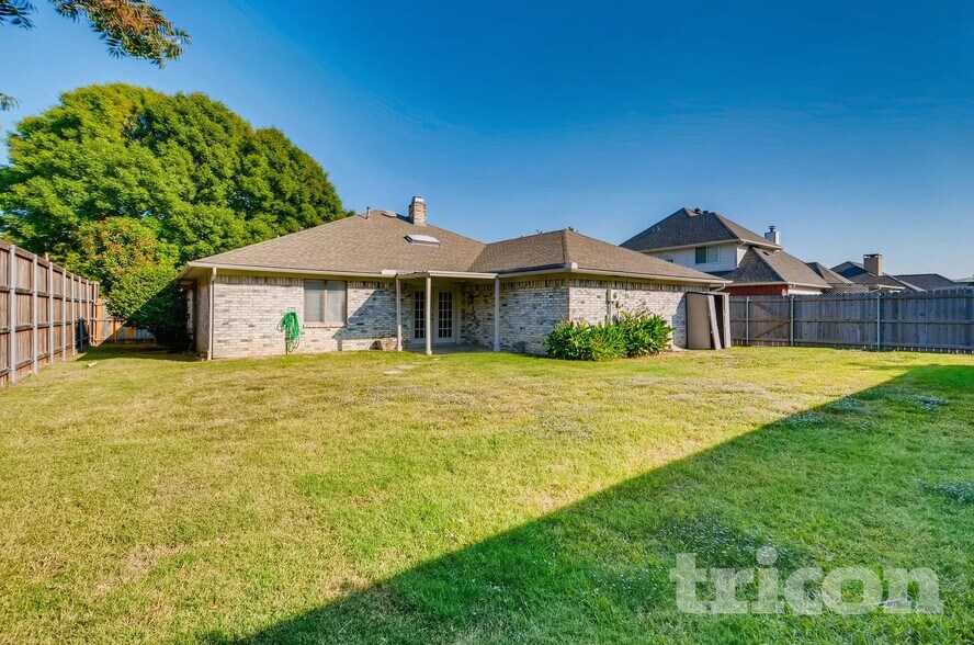 Building Photo - 641 Park Ln