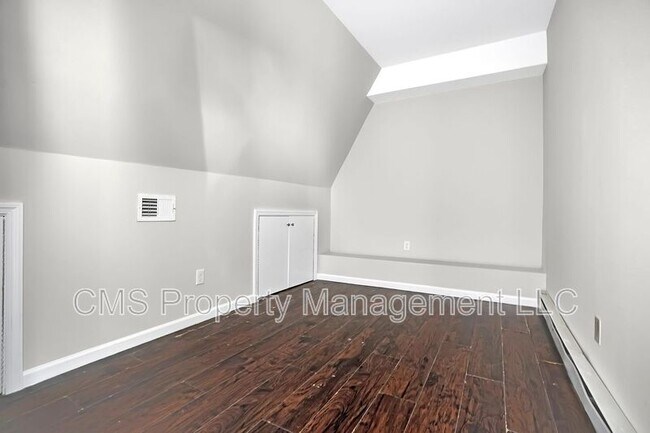 Building Photo - 142-144-144 Seymour Ave