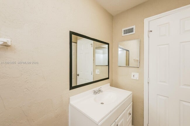 Building Photo - 8469 Windsor Dr