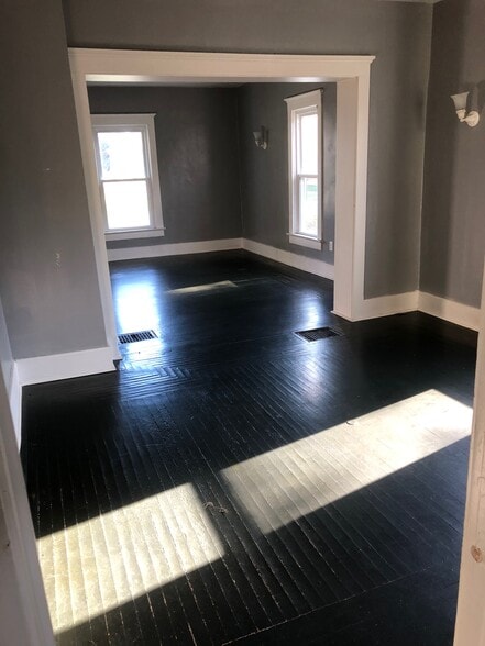 living rooms - 324 W Lima St