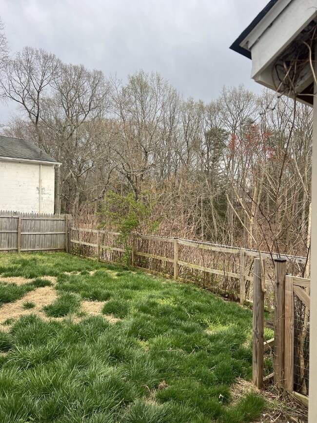 Building Photo - Charming 3-Bedroom Home with 3 Full Bathro...