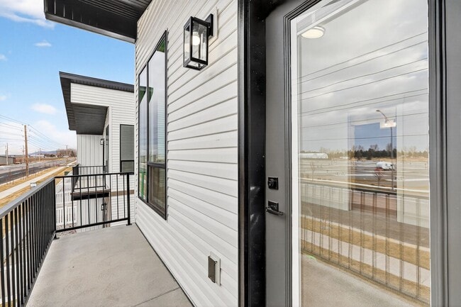 Building Photo - BRAND NEW TOWNHOME IN REXBURG WITH GARAGE