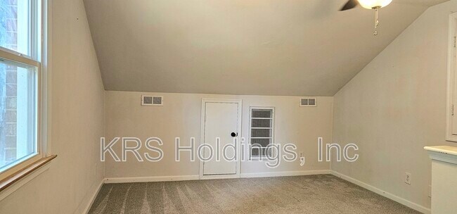 Building Photo - 2536 Roundtree Cir