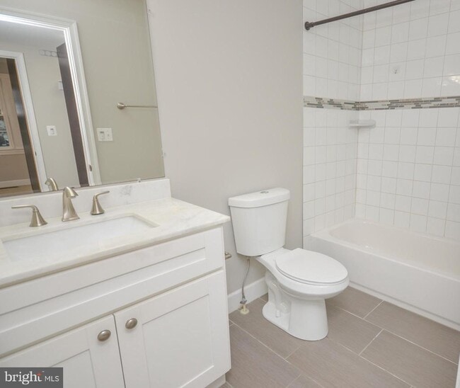 Building Photo - 218 Frederick Ave