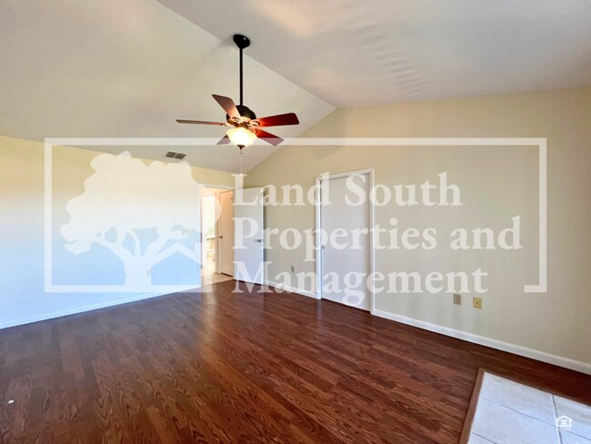 Building Photo - 707 Carpenters Way