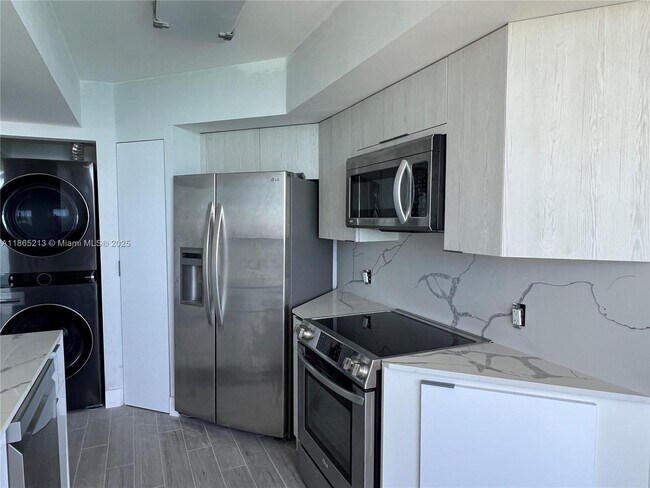 Building Photo - 6301 Collins Ave
