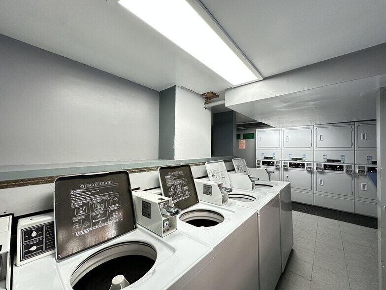 Building Photo - 3034 N Halsted St