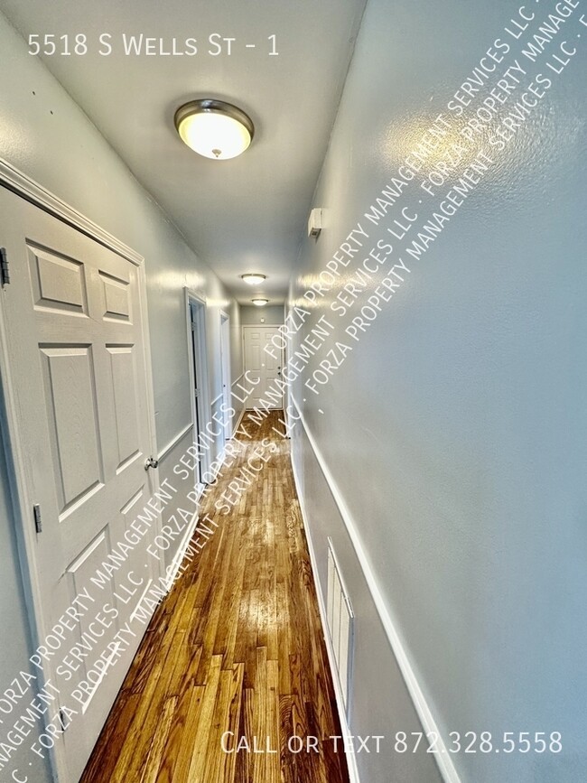 Building Photo - 5518 S Wells St
