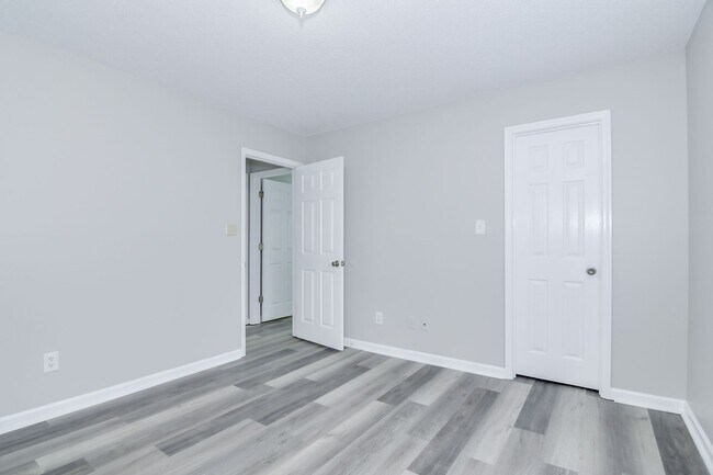 Building Photo - 4 Bedroom Ranch