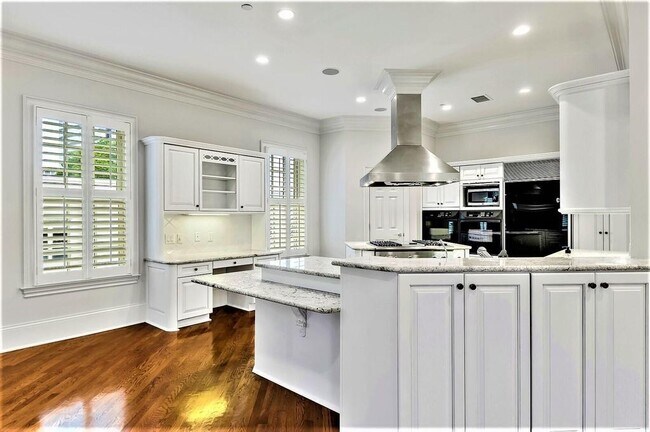 Building Photo - 3657 Peachtree Rd NE