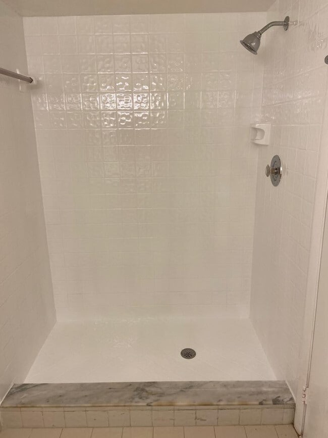 Building Photo - 9701 Westview Dr