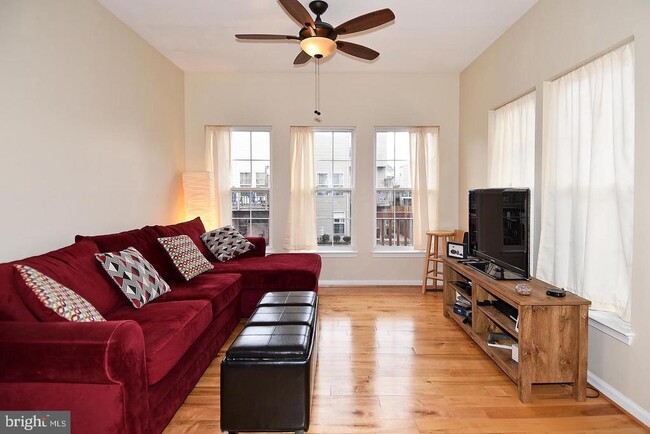 Building Photo - 25445 Carberry Dr