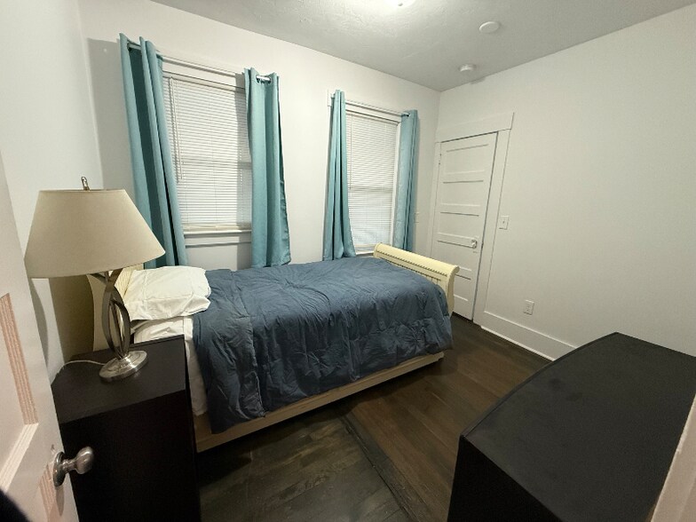 Building Photo - 41 Cliff St