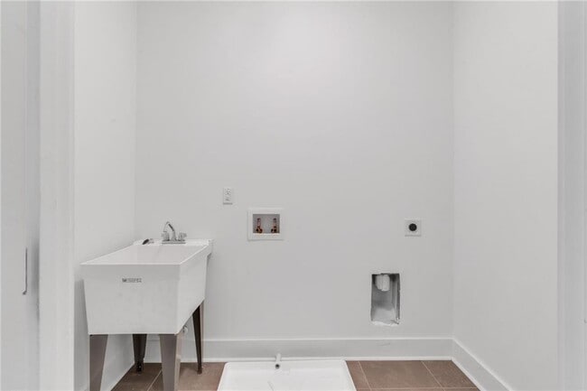 Building Photo - 976 Dunning St SE