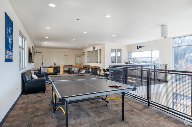 Interior Photo - Wolf Run East