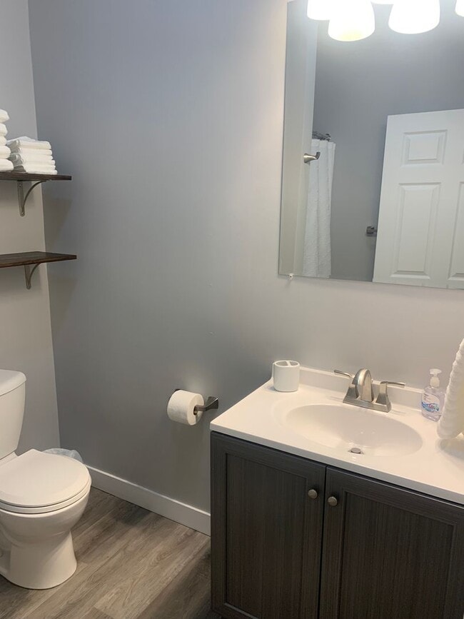 Building Photo - 1527 Poplar St