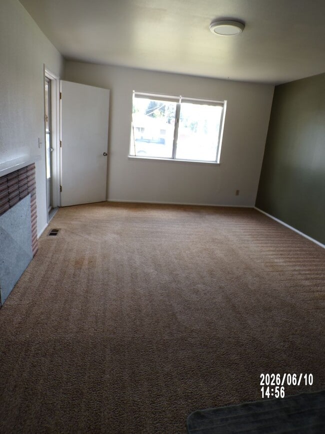Building Photo - 325 SE Bridgeway Ave