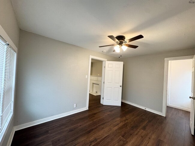 Building Photo - 1202 Austin St