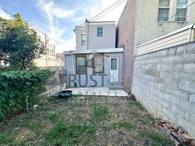 Building Photo - 1867 E Wensley St