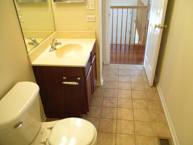 Building Photo - 656 S Rosehall Ln