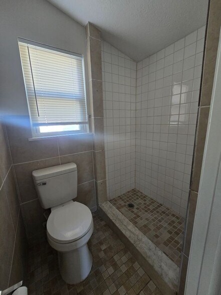 Building Photo - 152 Dorscher Rd