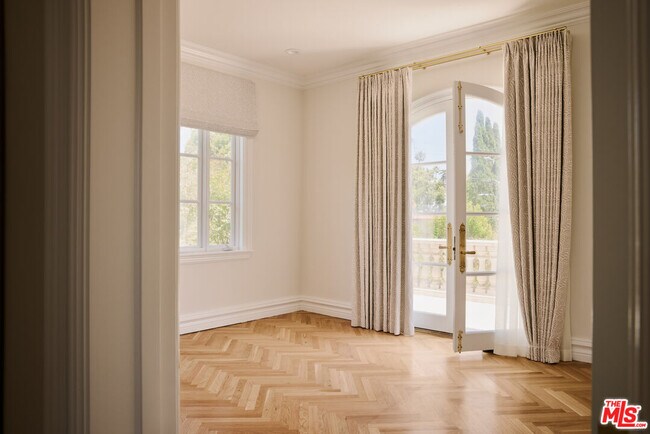 Building Photo - 628 N Rodeo Dr