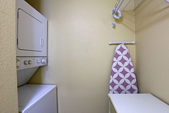 Building Photo - 3344 N Key Dr