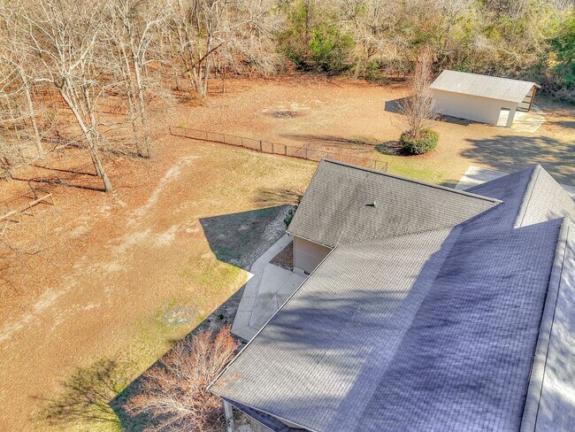 Building Photo - Large House on 3.5 Acres in Harlem