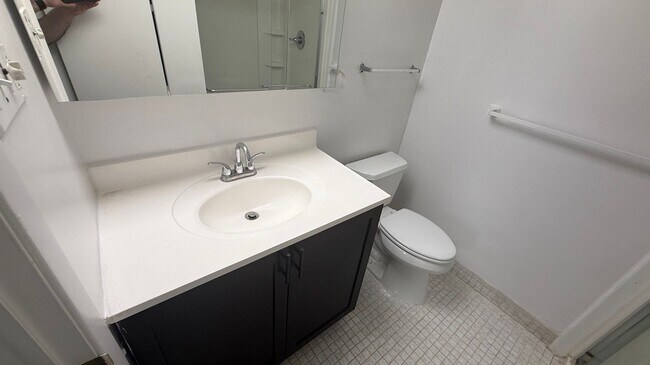 Building Photo - 347 Drummers Ln