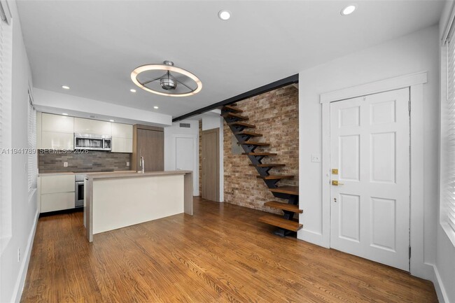 Building Photo - 739 2nd St