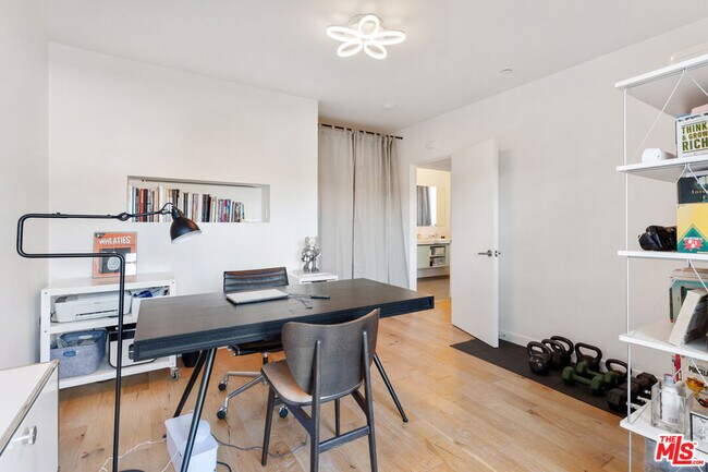 Building Photo - 3248 Descanso Dr