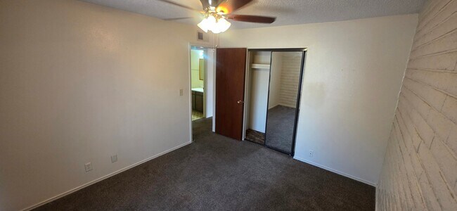 Building Photo - 1041 N Mesa Dr