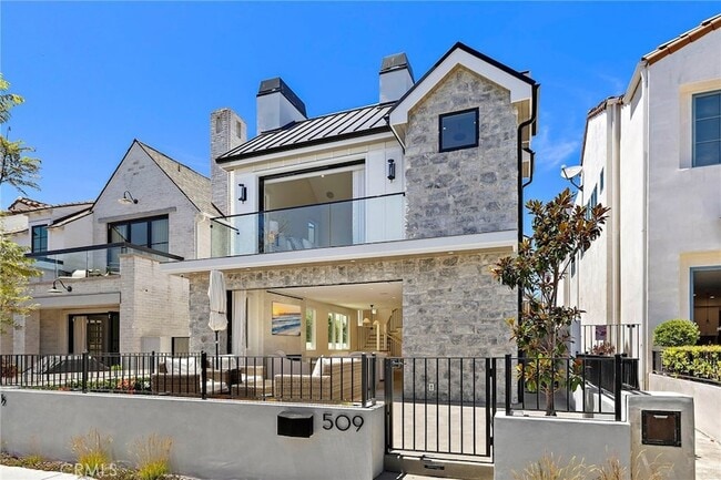 Building Photo - 509 Carnation Ave