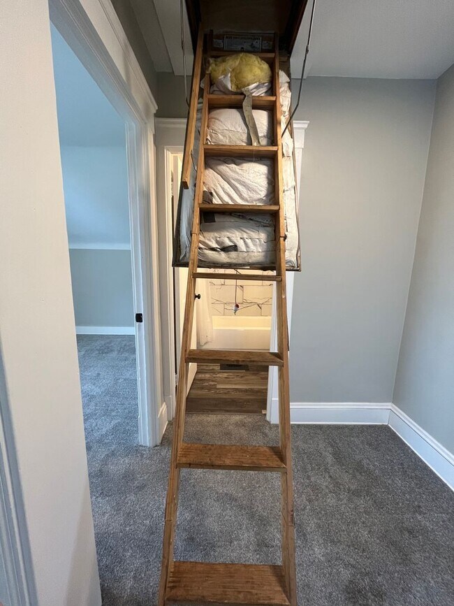 Building Photo - Old Brooklyn Area - 3 Bedroom Single Famil...