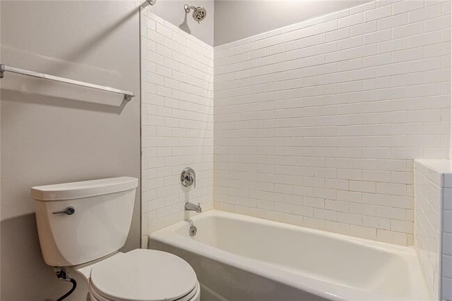 Building Photo - 620 Glen Iris Dr NE