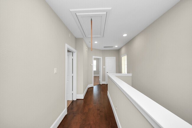 Building Photo - 8306 Hillendahl Blvd