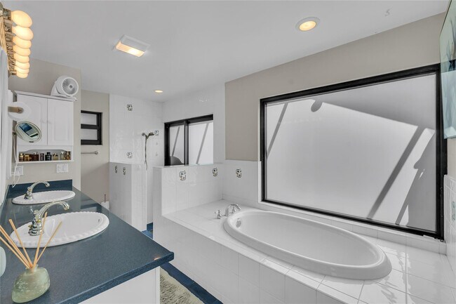 Building Photo - 11266 NW 10th Pl