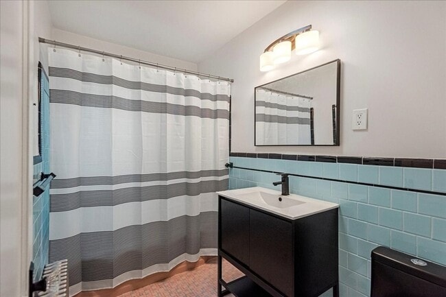 Building Photo - 51 Roslin St