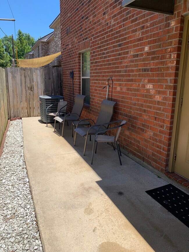 Patio - 111 Deraney Ln