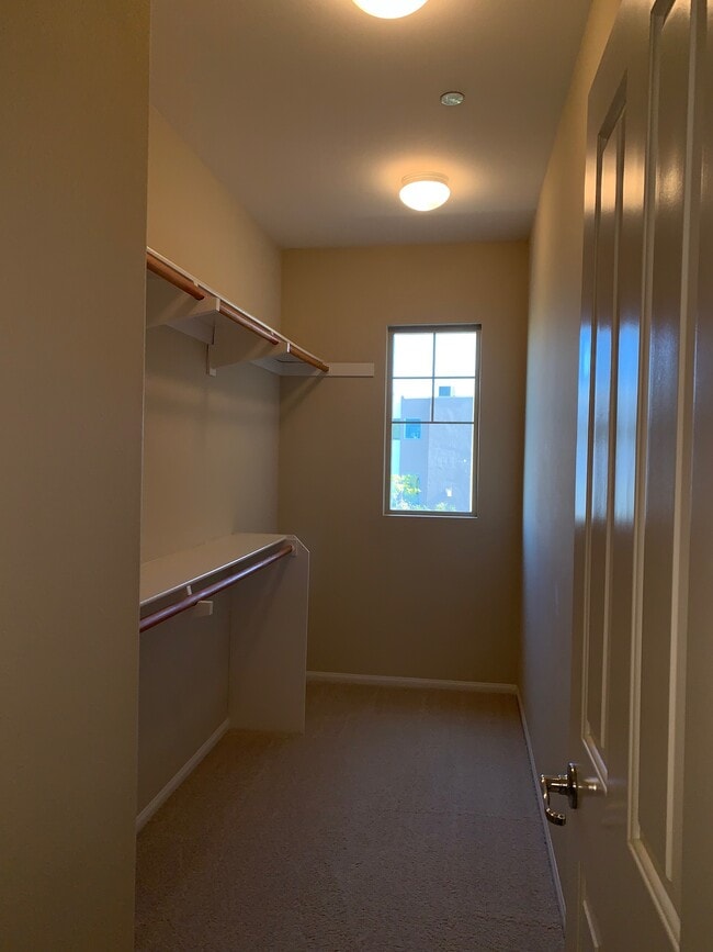 Building Photo - 10777 Canyon Grove Trail