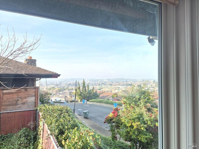 Building Photo - 453 Clark Dr