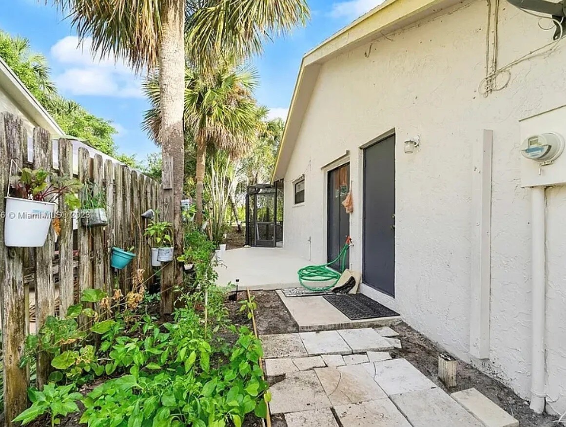Building Photo - 9883 Liberty Ct