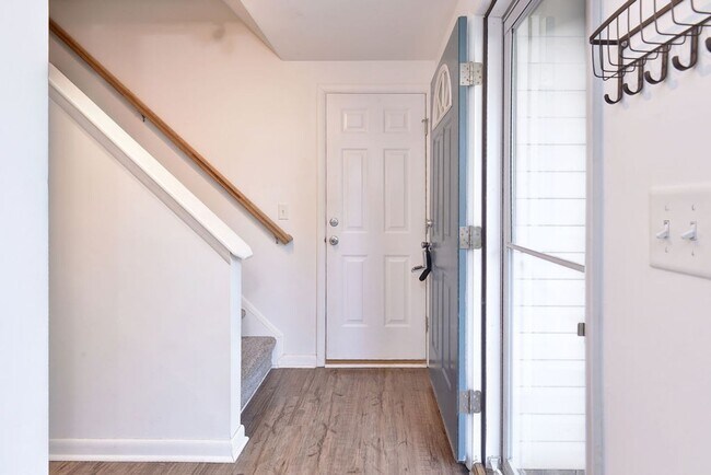 Building Photo - 812 Stony Dr