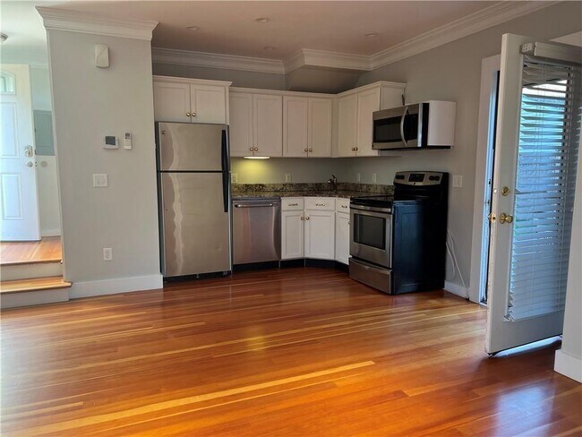 Building Photo - 38 Mann Ave