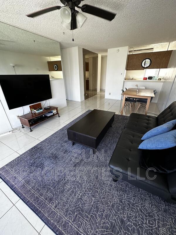 Building Photo - 2121 Ala Wai Blvd
