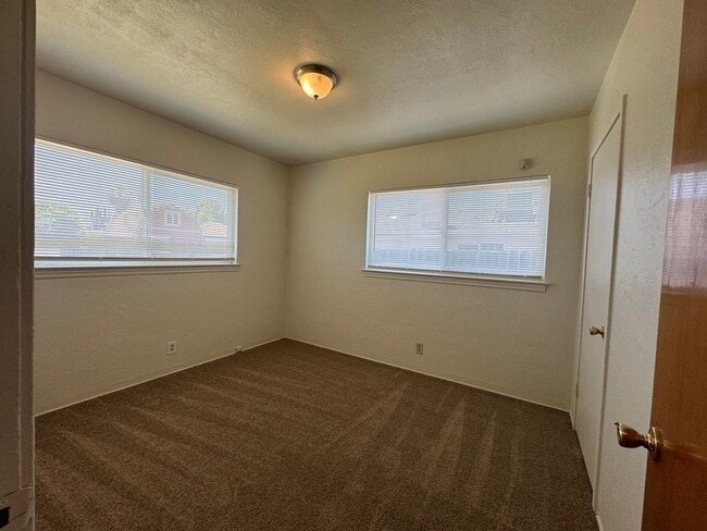 Building Photo - 2426 E Dayton Ave