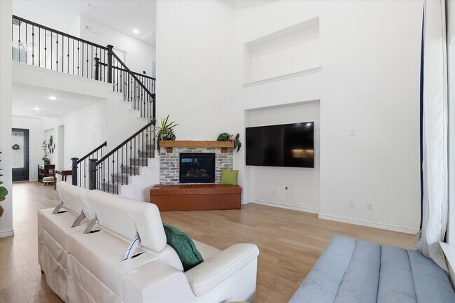 Building Photo - 509 Cedarwood St